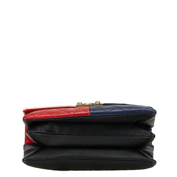 Chanel Colorblock Pagoda Flap Bag Leather Shoulder Bag in Good condition - Picture 4 of 10